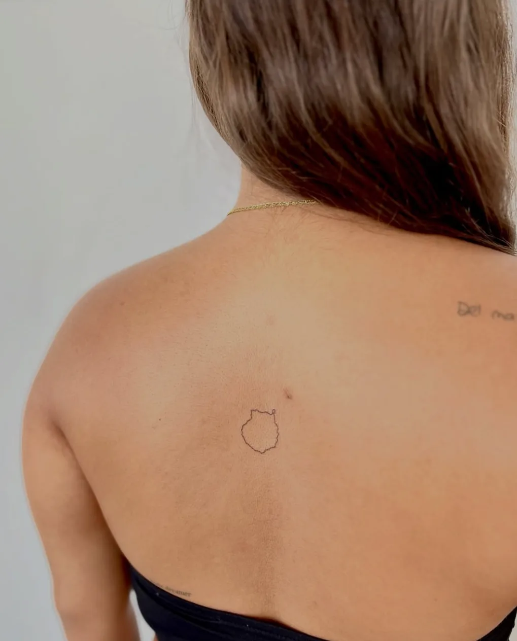 Tatuaje Fine Line Trazo Íntimo